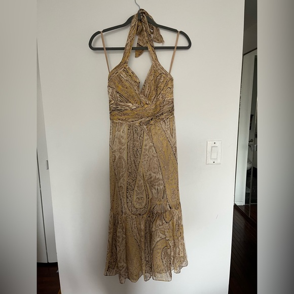 BCBGMaxAzria Dresses & Skirts - BCBG MaxAzria — Silk Paisley Halter Cocktail Dress (Gold) - Size 6